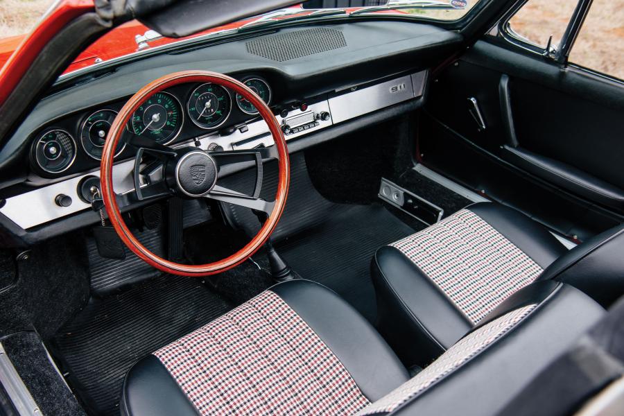 Интерьер Porsche 911 2.0 Targa (901) 1966 года  (NA) (фото 27 из 35)